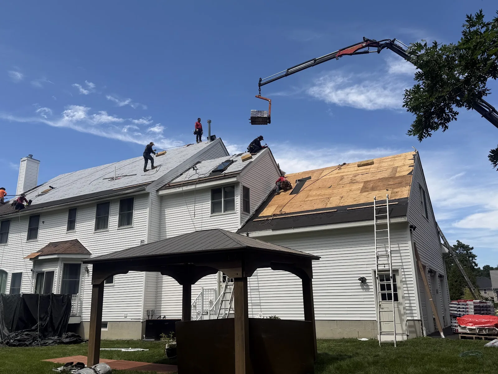 Roofing contractor working on project in Rumson, NJ